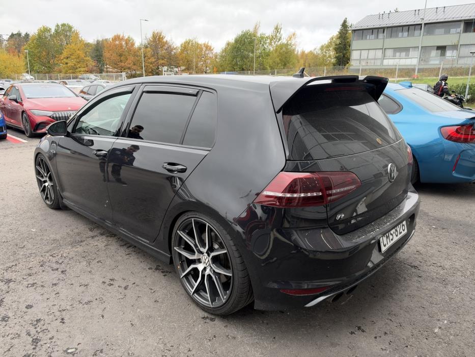 VOLKSWAGEN Golf 2015