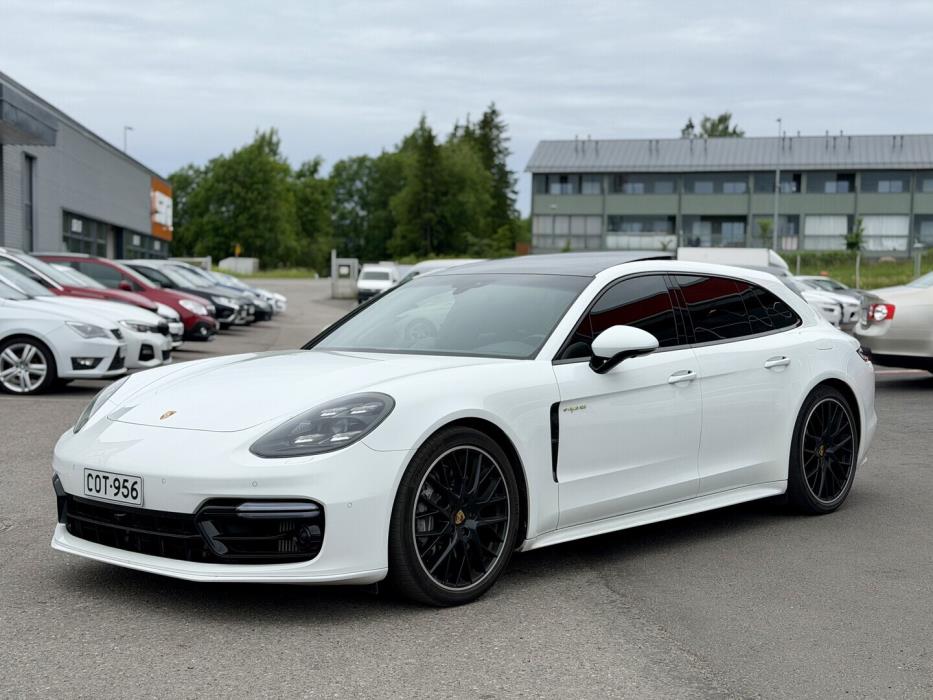 PORSCHE Panamera 2018