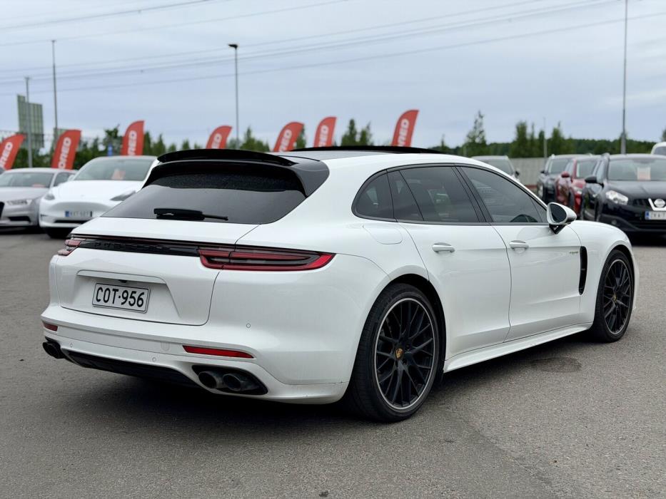 PORSCHE Panamera 2018