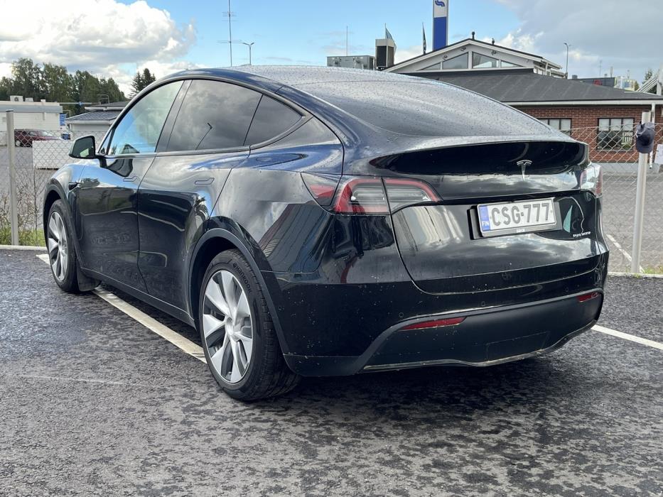 TESLA Model Y 2021