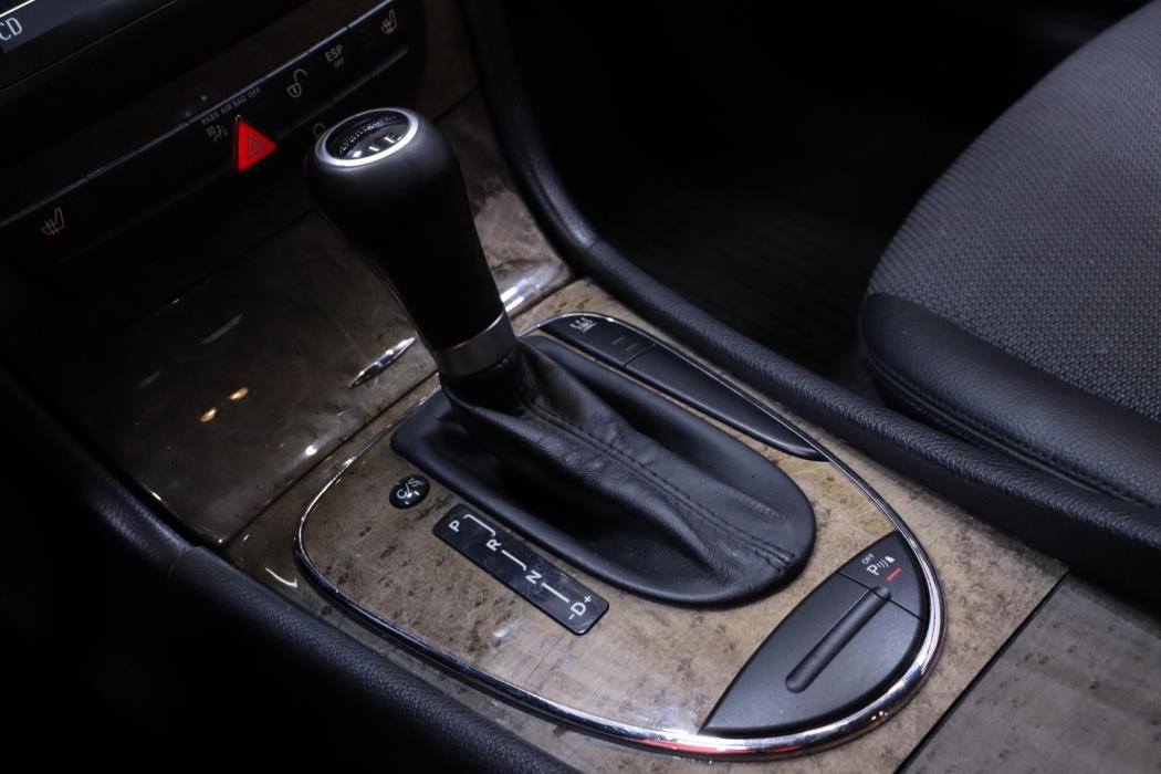 MERCEDES-BENZ E 2009