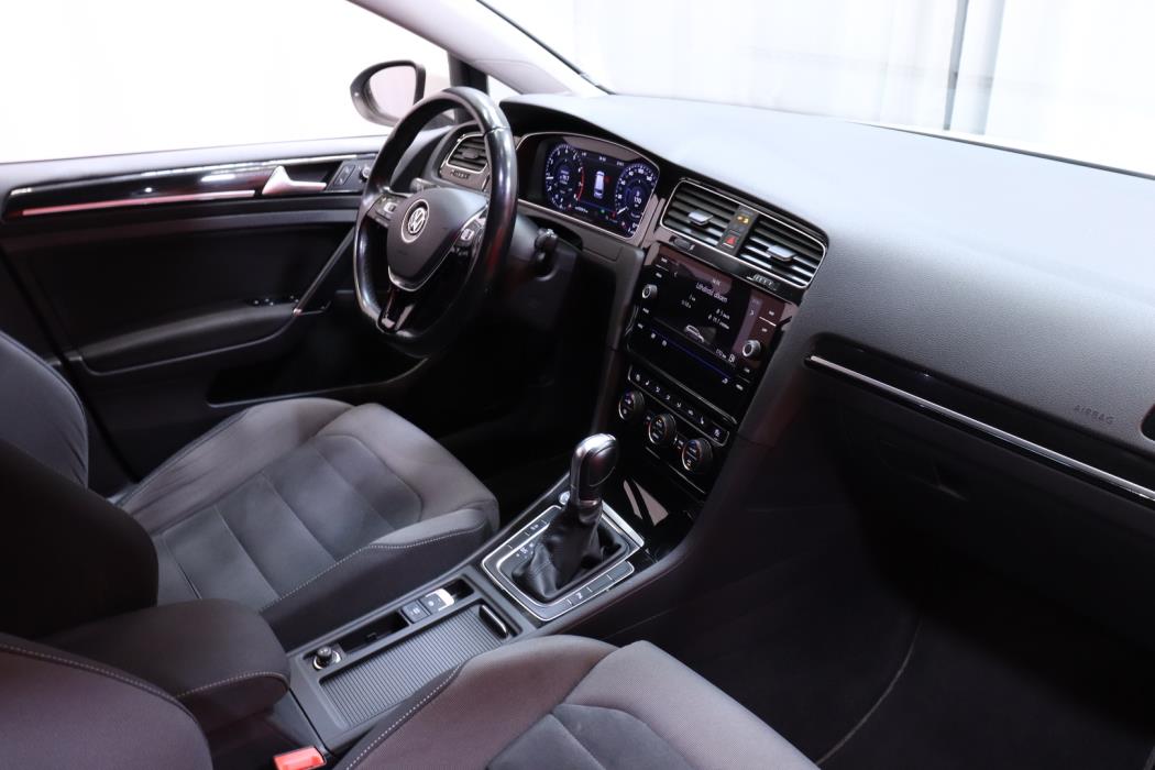 VOLKSWAGEN Golf 2017