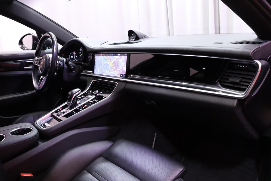 PORSCHE Panamera 2018