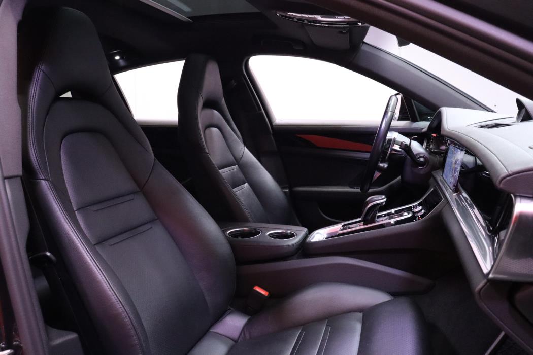 PORSCHE Panamera 2018