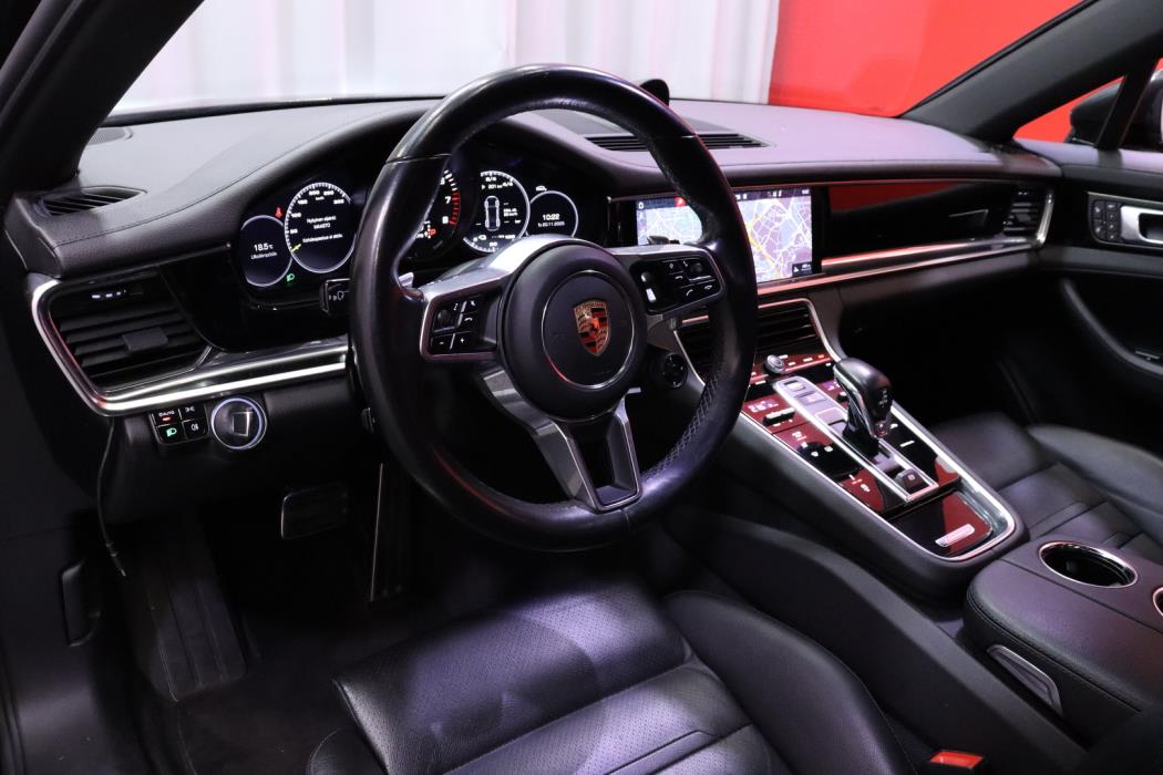 PORSCHE Panamera 2018