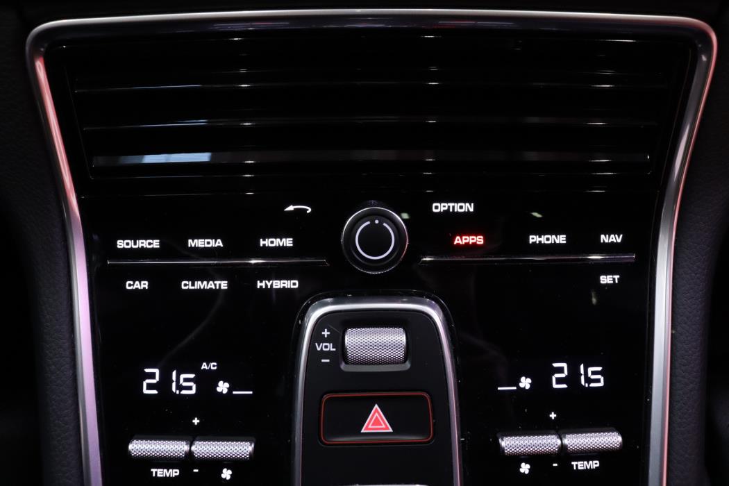 PORSCHE Panamera 2018