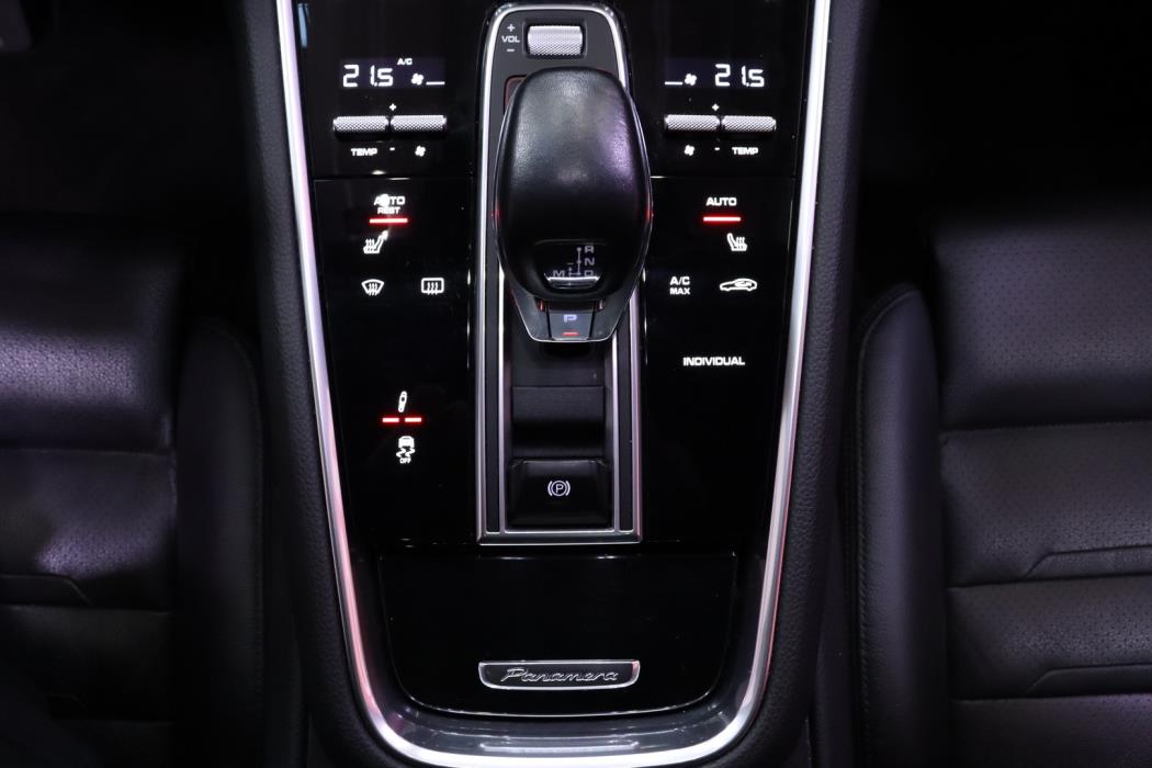 PORSCHE Panamera 2018