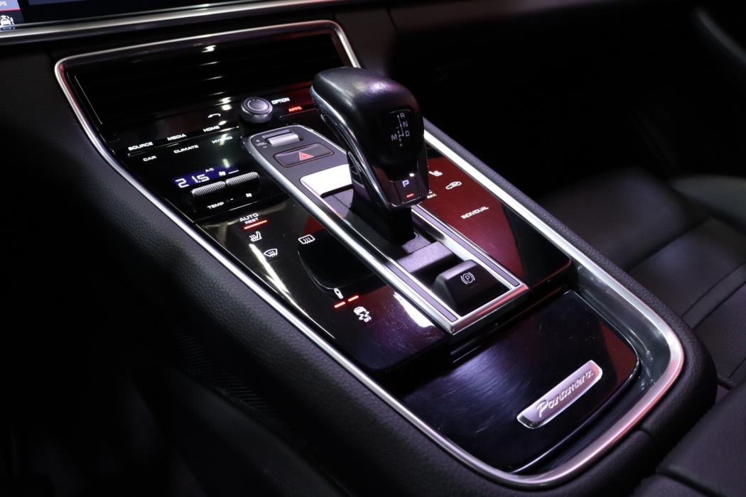 PORSCHE Panamera 2018