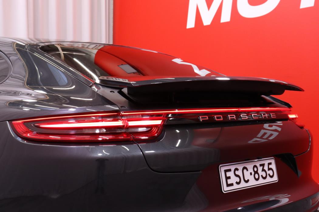 PORSCHE Panamera 2018