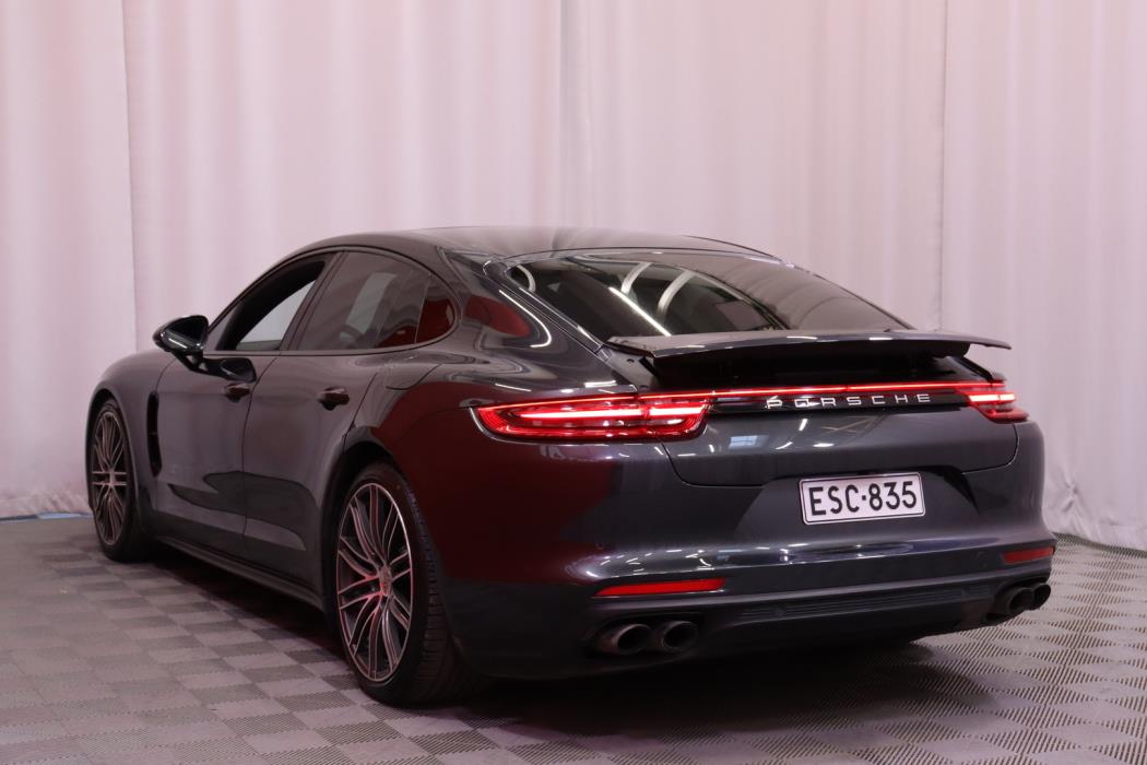 PORSCHE Panamera 2018