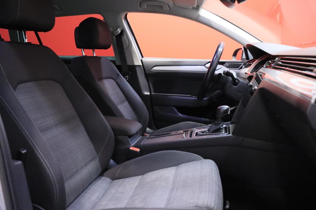 VOLKSWAGEN Passat 2022