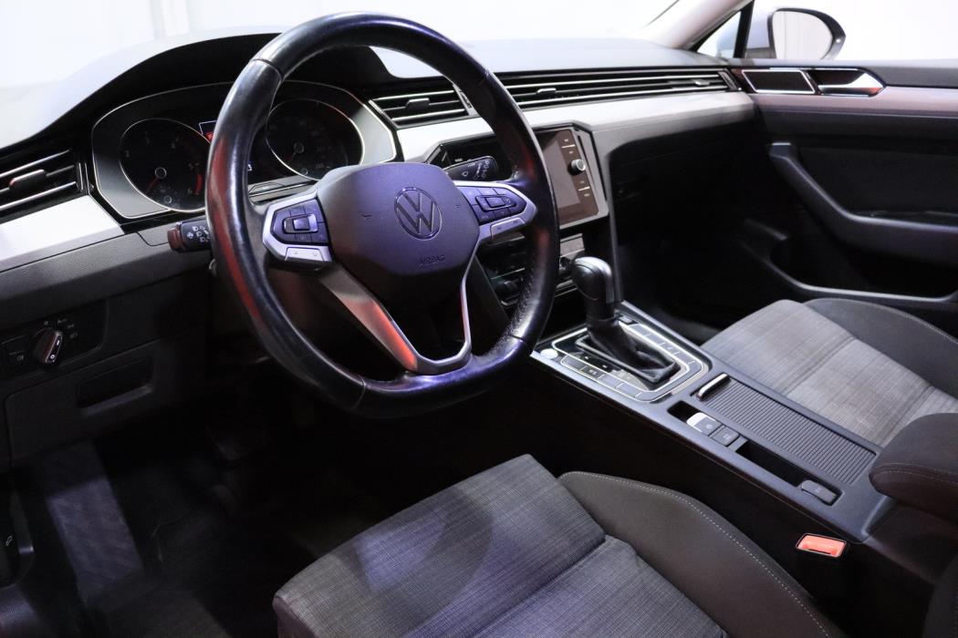 VOLKSWAGEN Passat 2022