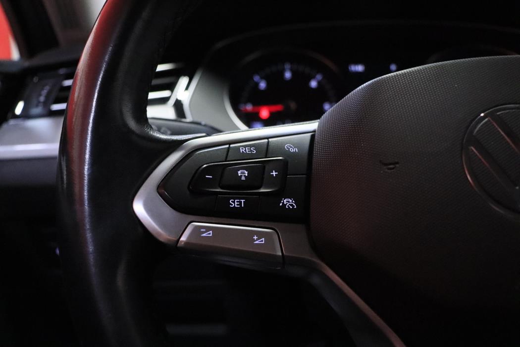 VOLKSWAGEN Passat 2022