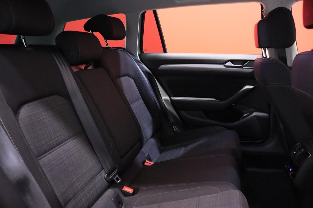 VOLKSWAGEN Passat 2022