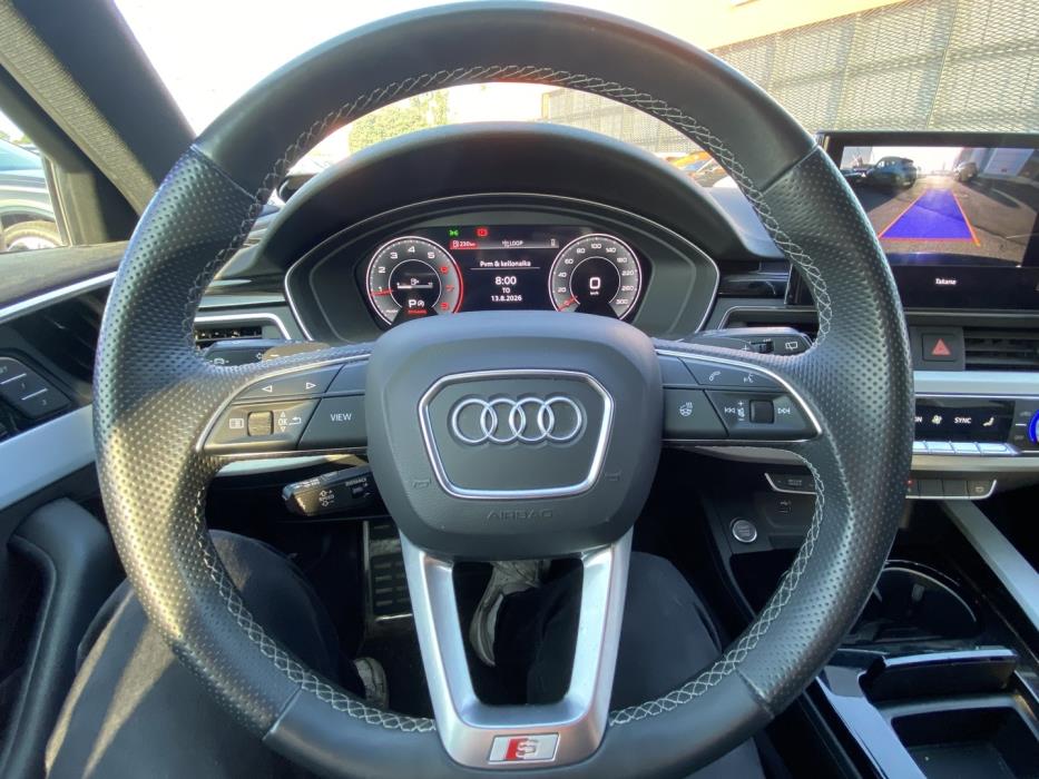 AUDI A4 2021