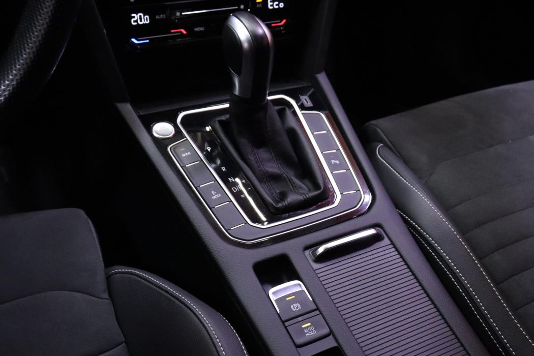 VOLKSWAGEN Passat 2021