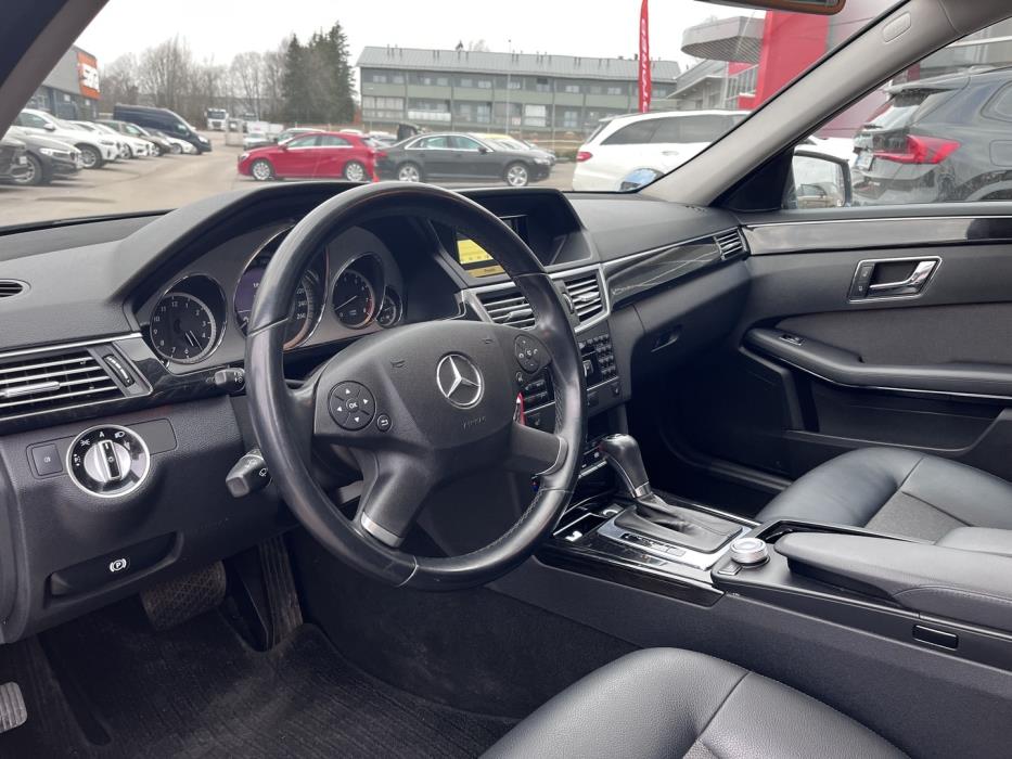 MERCEDES-BENZ E 2011