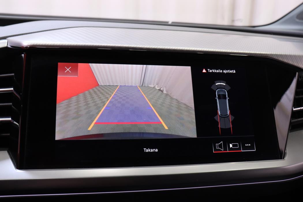 AUDI Q4 e-tron 2022