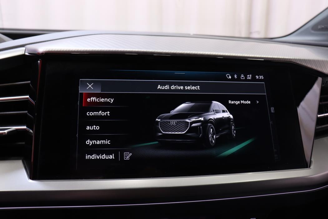 AUDI Q4 e-tron 2022