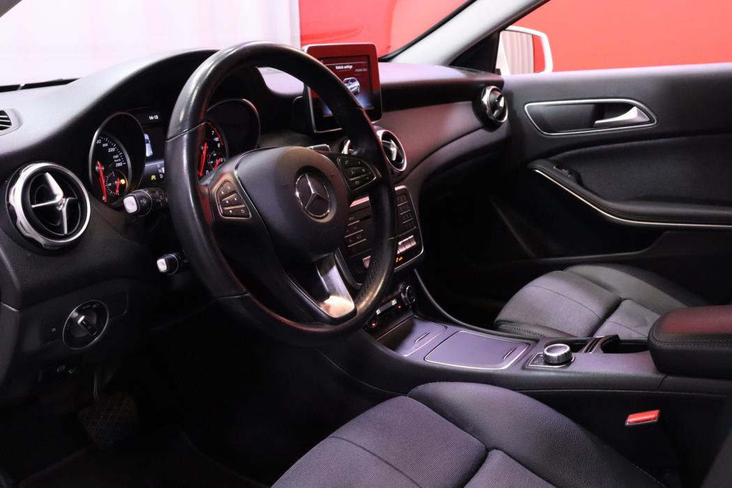 MERCEDES-BENZ GLA 2019