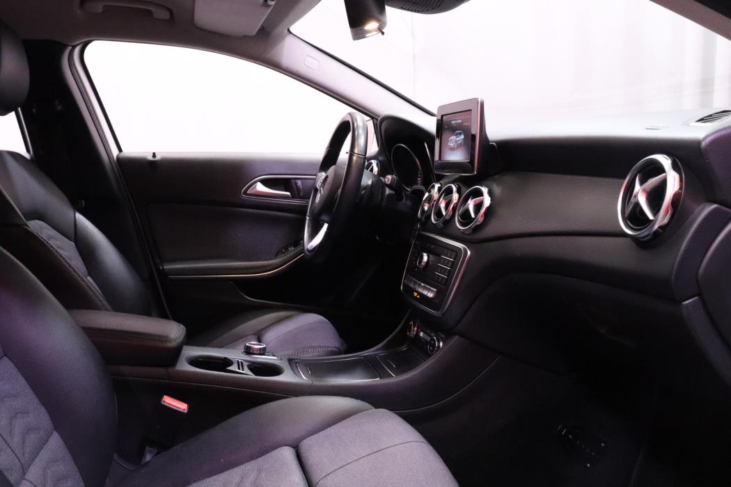 MERCEDES-BENZ GLA 2019