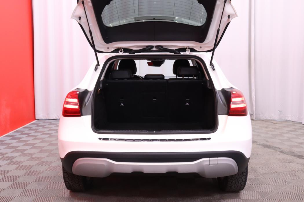 MERCEDES-BENZ GLA 2019