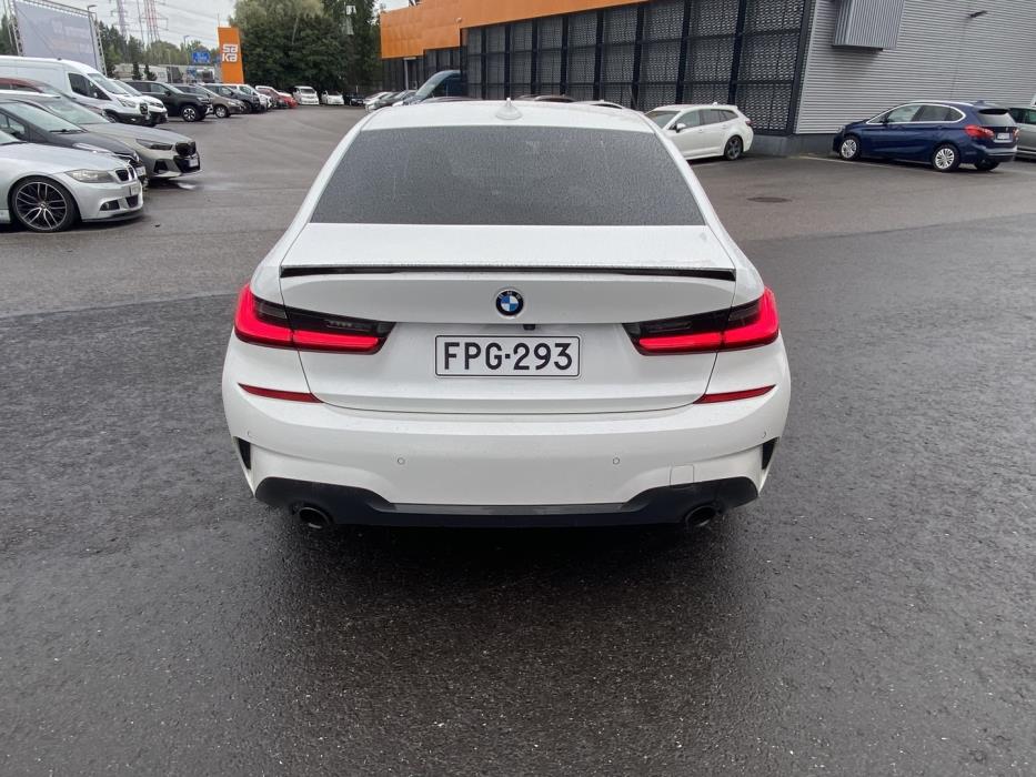 BMW 330 2021