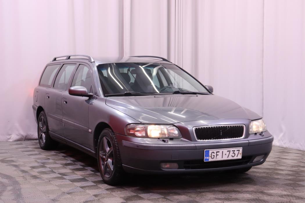 VOLVO V70 2003