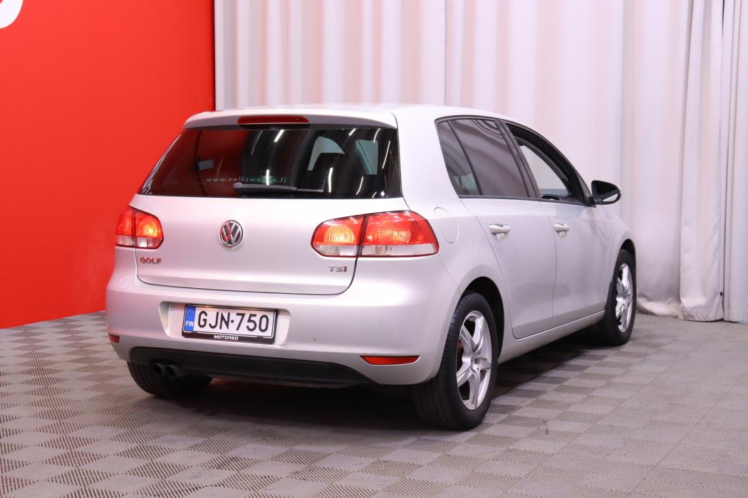VOLKSWAGEN Golf 2011
