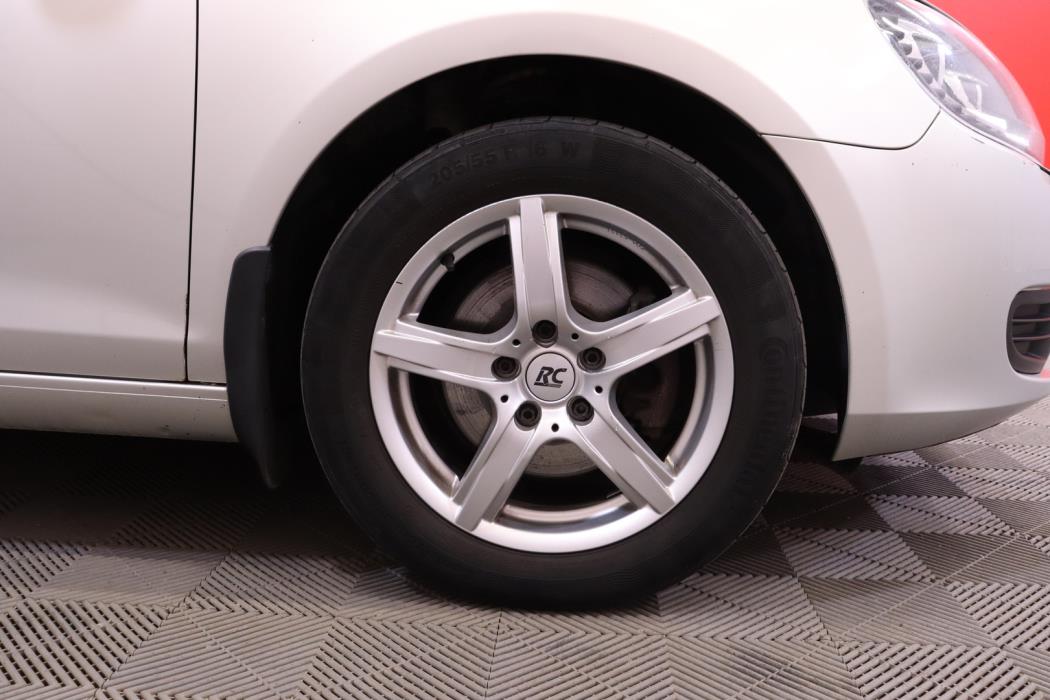 VOLKSWAGEN Golf 2011