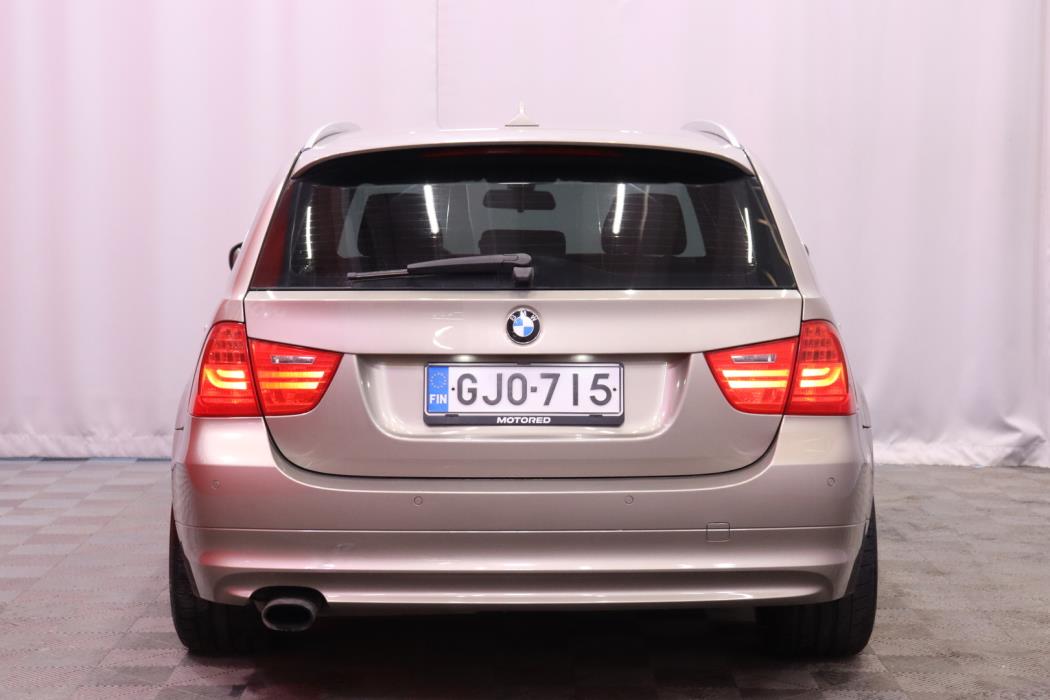 BMW 318 2011