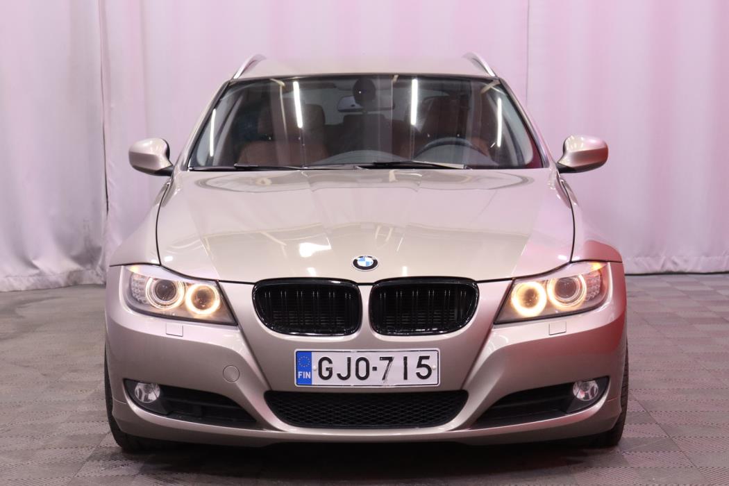 BMW 318 2011