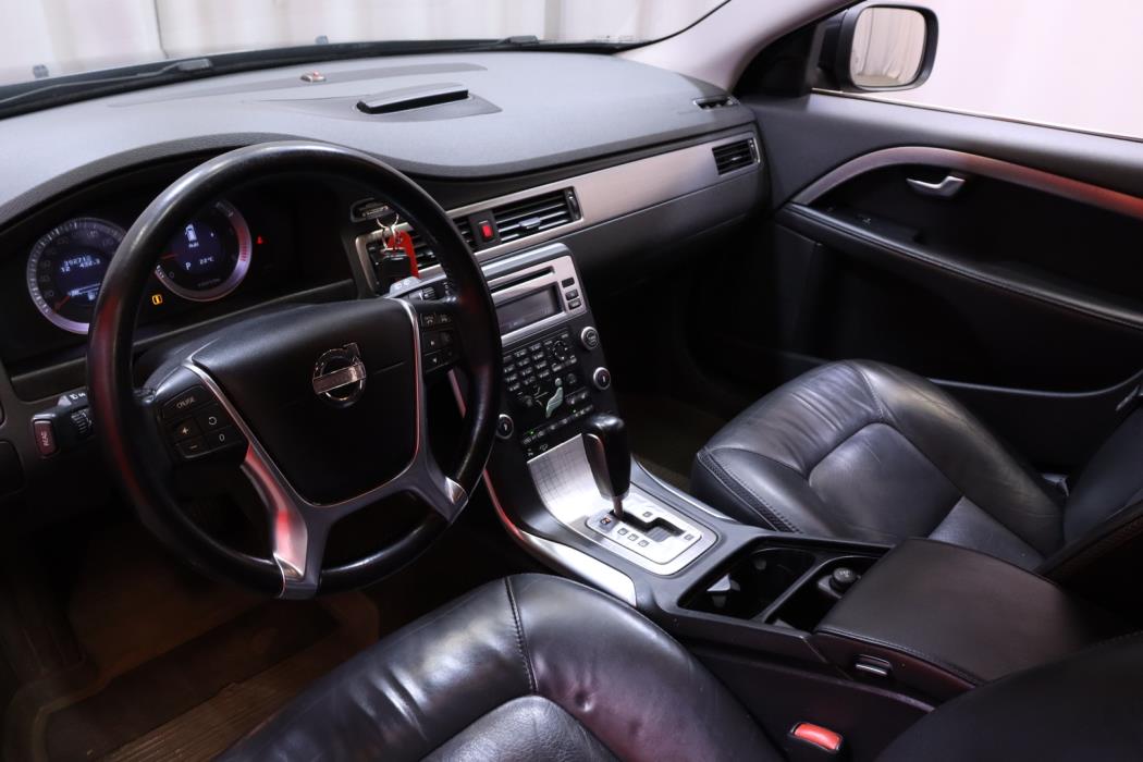 VOLVO XC70 2011