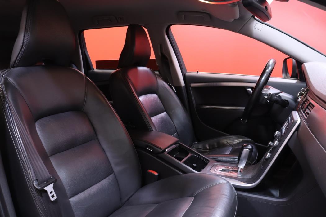 VOLVO XC70 2011