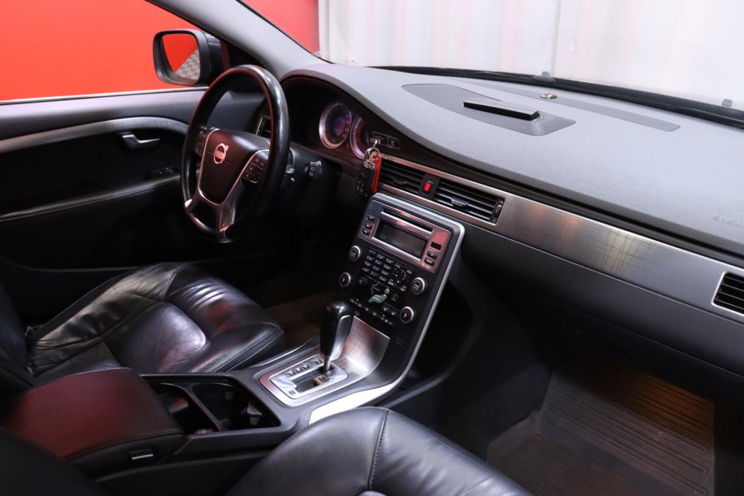 VOLVO XC70 2011