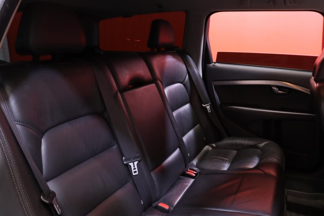 VOLVO XC70 2011