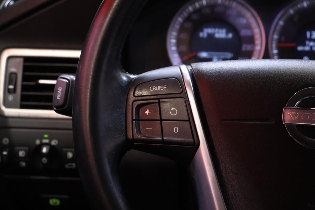 VOLVO XC70 2011