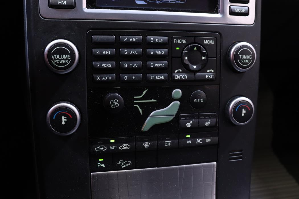VOLVO XC70 2011