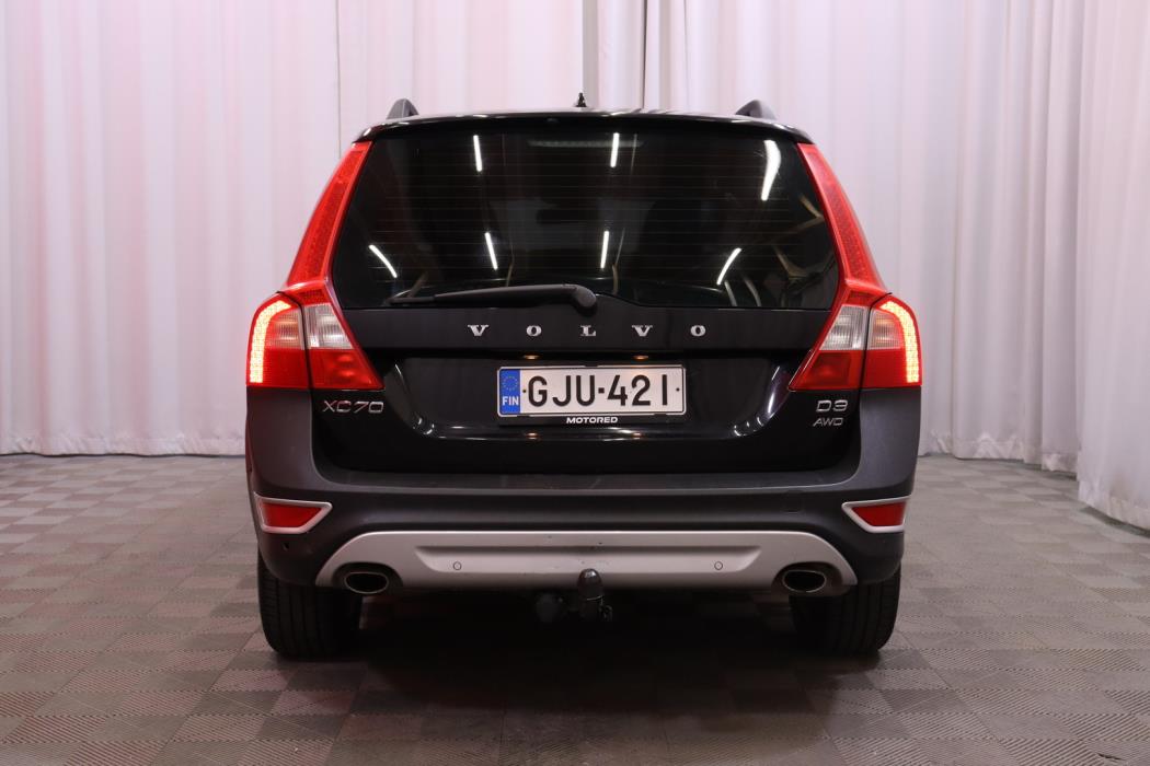 VOLVO XC70 2011