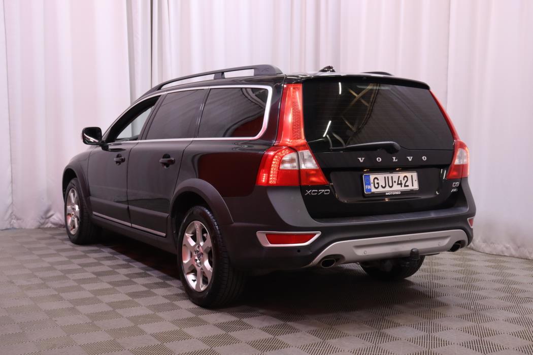 VOLVO XC70 2011