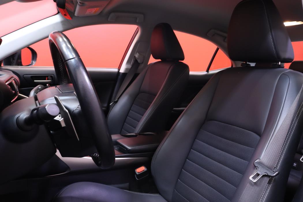 LEXUS IS 2019