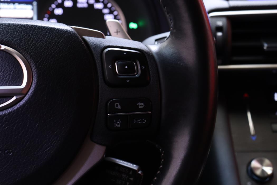 LEXUS IS 2019