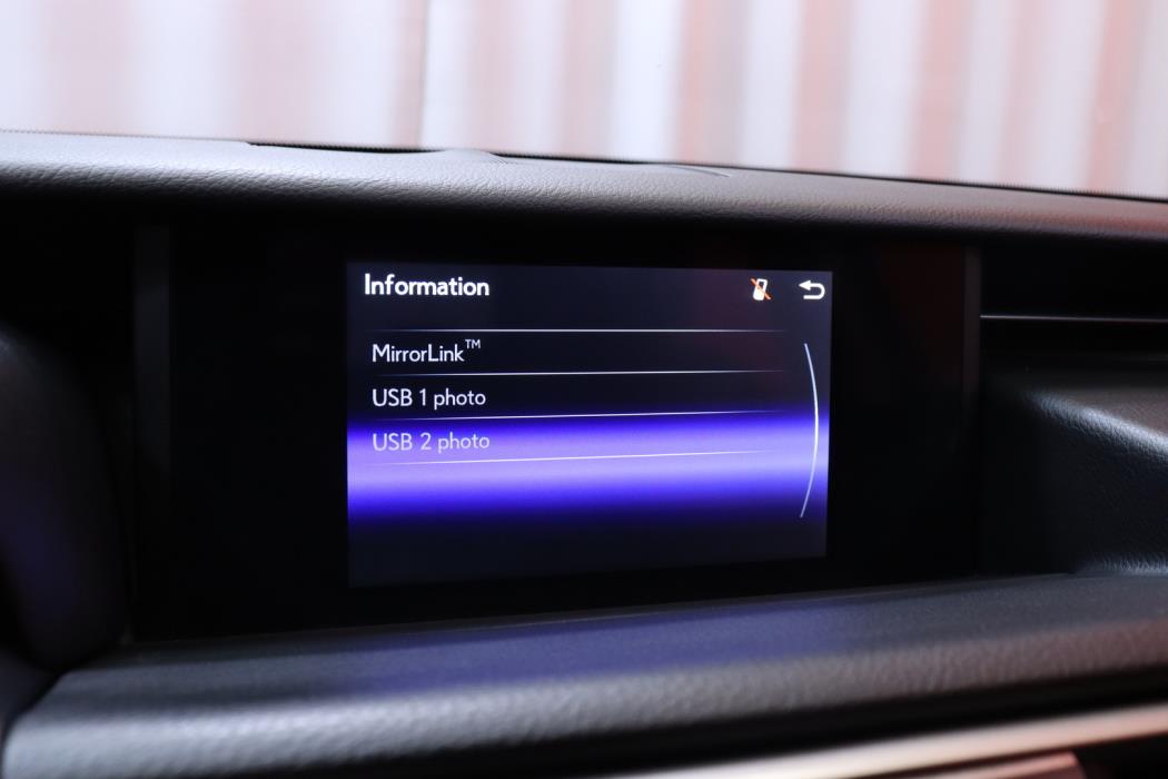 LEXUS IS 2019