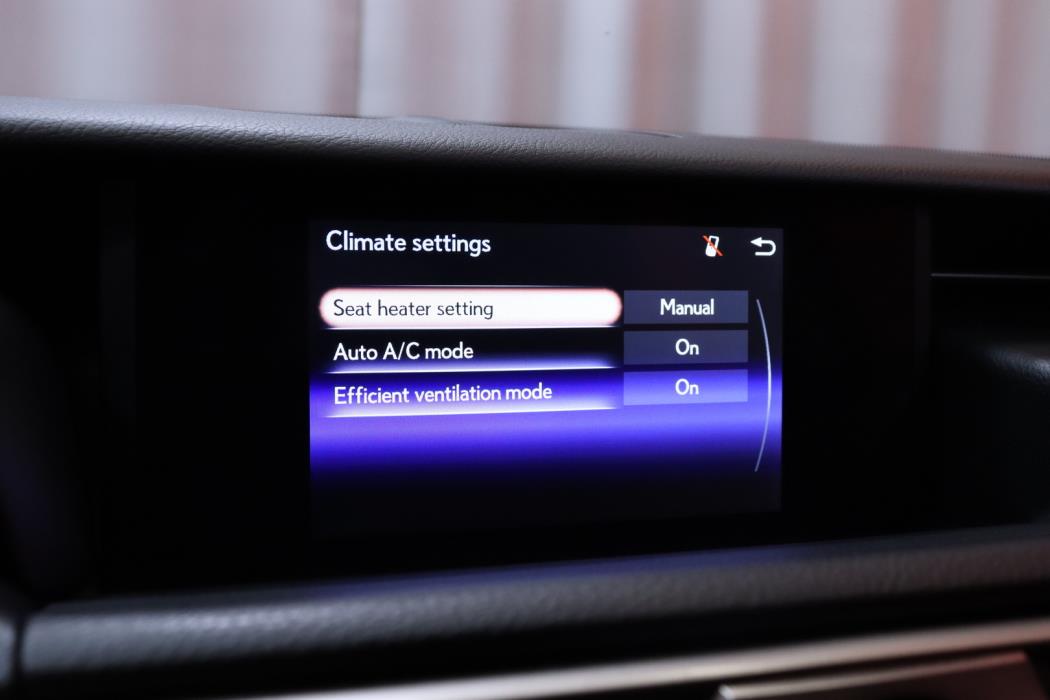 LEXUS IS 2019
