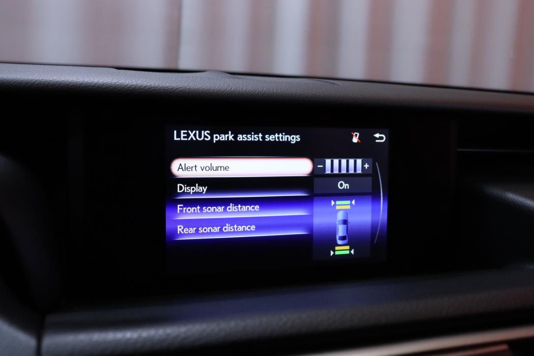 LEXUS IS 2019