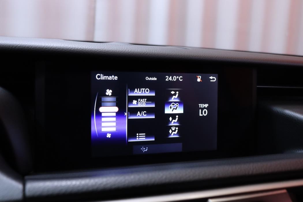 LEXUS IS 2019