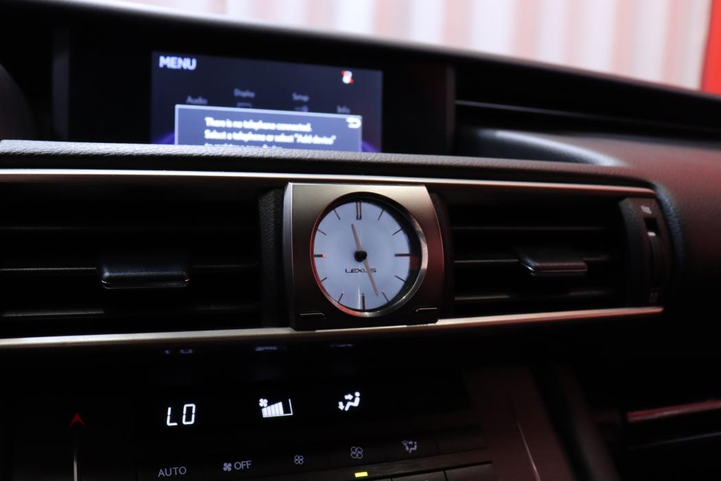 LEXUS IS 2019
