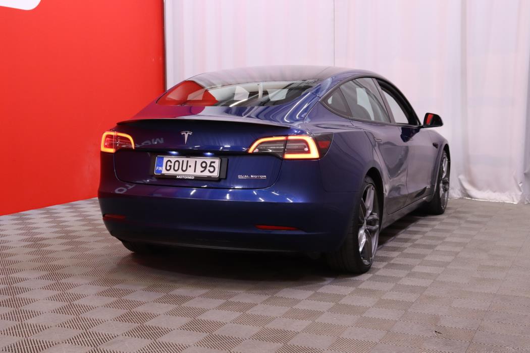 TESLA Model 3 2021