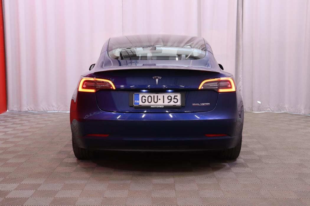 TESLA Model 3 2021