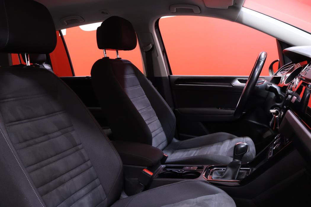 VOLKSWAGEN Touran 2018